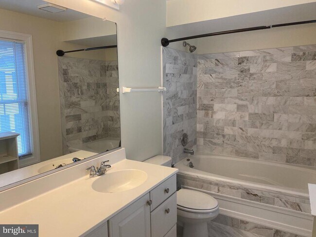 Building Photo - 12233 Fairfield House Dr