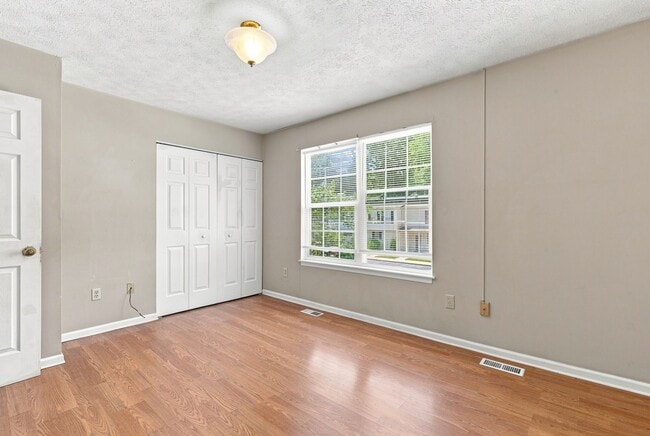 Building Photo - 46 Otsego Dr
