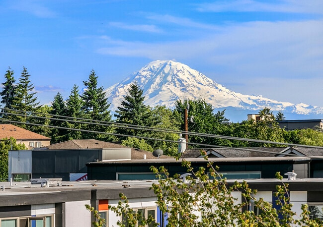 Building Photo - 208 16th Ave