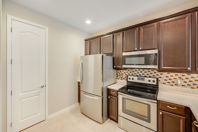 Building Photo - Beautiful 3/2 in desirable Stoneridge!