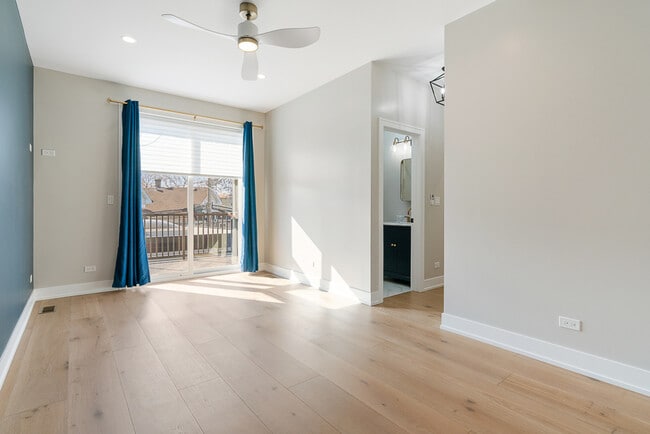 Building Photo - 5120 N Elston Ave