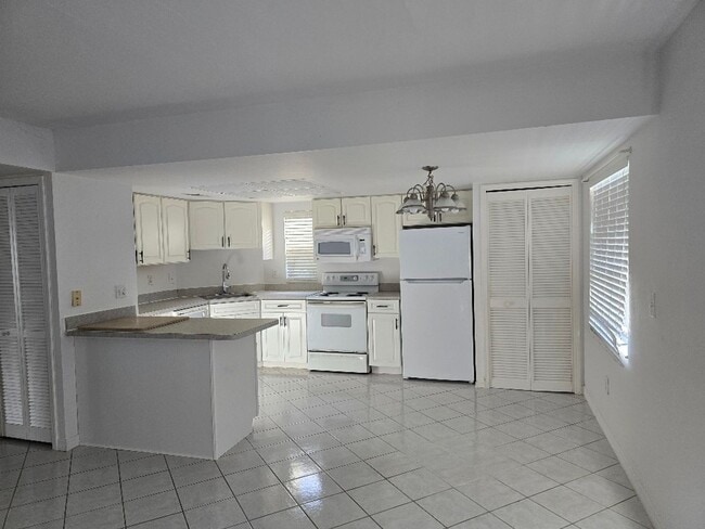 Building Photo - 1609 SW 51st St