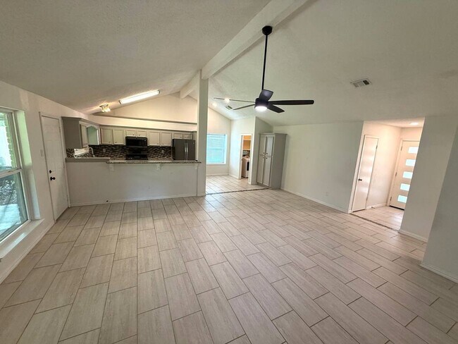 Building Photo - 646 Fair Oak Dr
