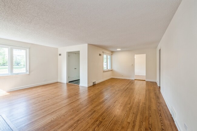 Building Photo - 4701 Lawn Ave