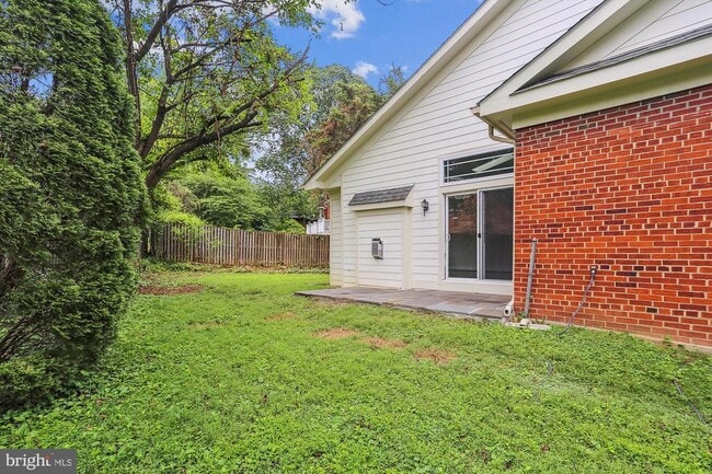 Building Photo - 9915 Ashburton Ln