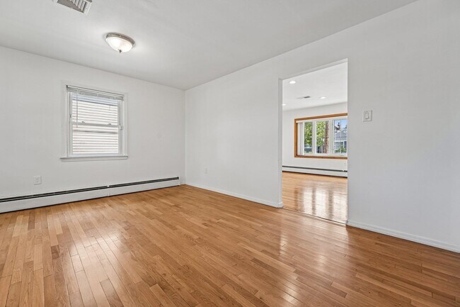 Building Photo - 669 9TH St