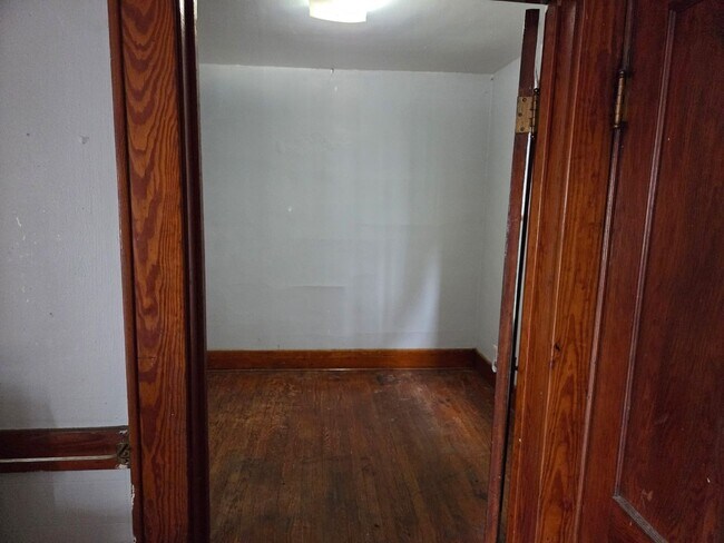 Building Photo - 207 Apple St