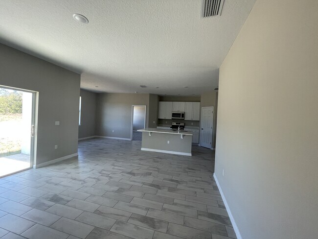 Building Photo - 73 Maple Dr