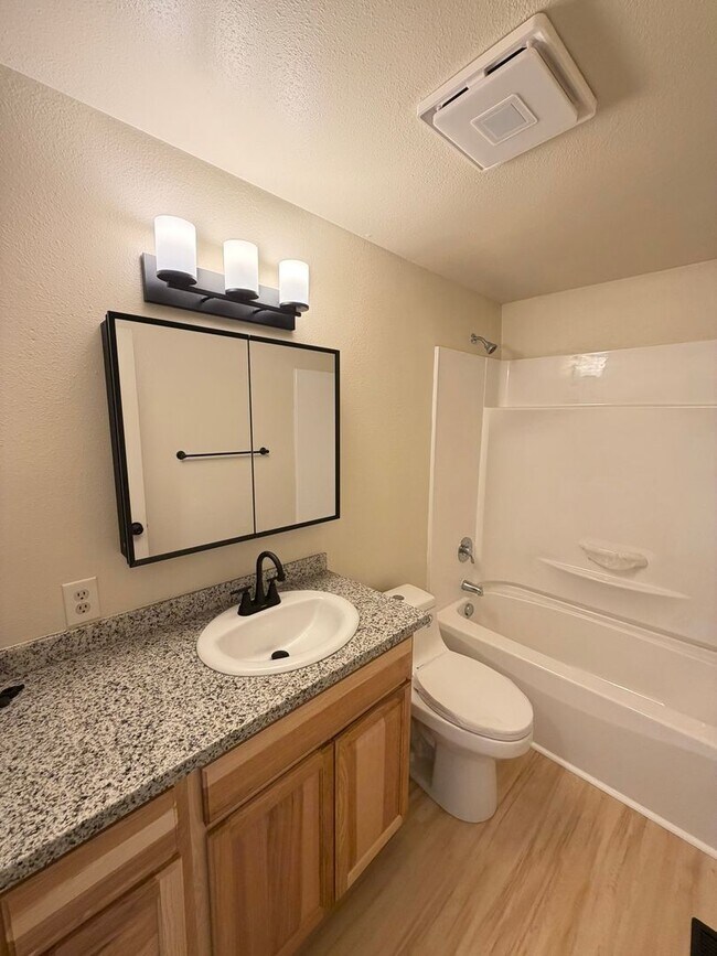 Building Photo - Newly Remodeled 2 Bedroom with Fenced yard!