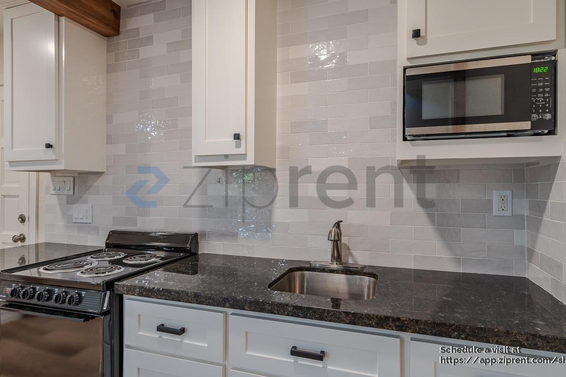 Building Photo - 4031 Leeshire Dr