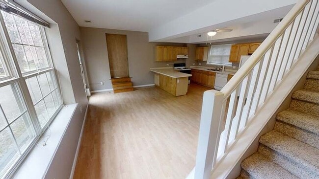 Building Photo - 834 S Main St