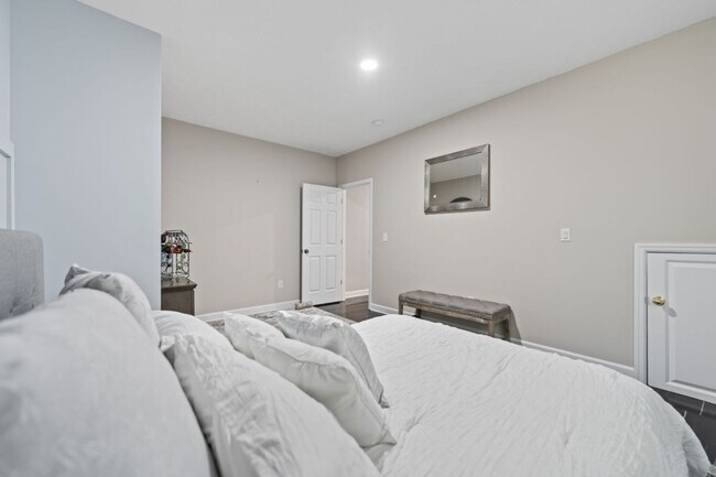 Building Photo - 8609 Warbler Br Wy