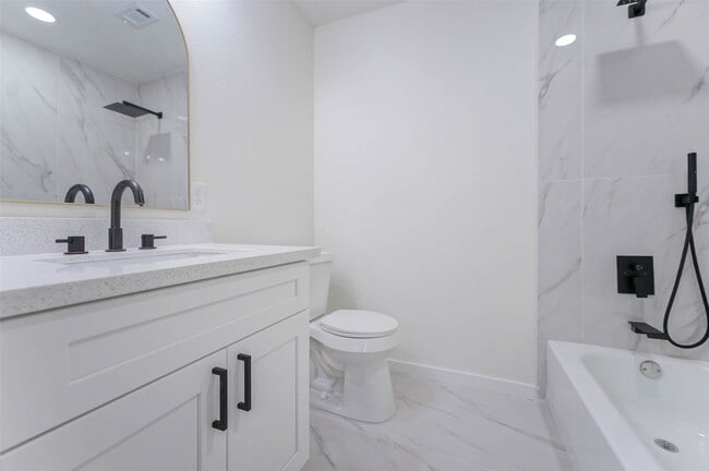 Building Photo - 11618 Lakeside Pl Dr