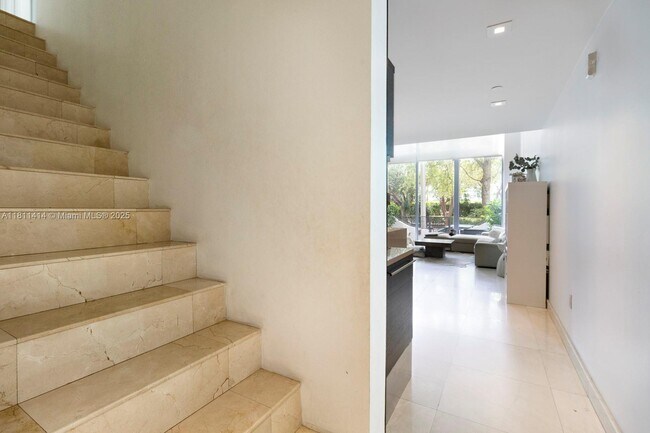 Building Photo - 6000 Collins Ave