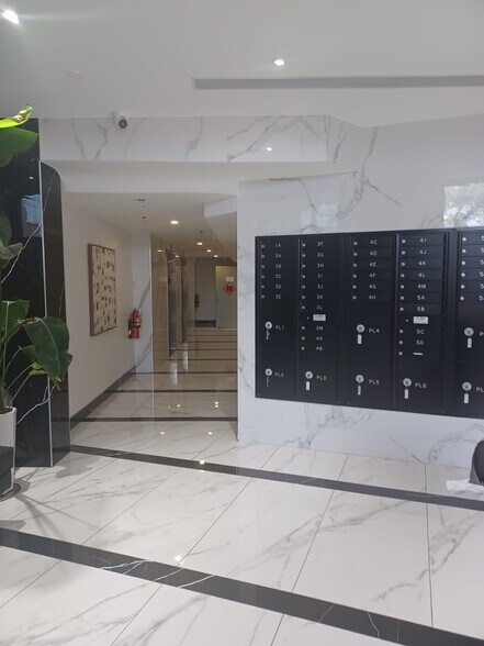 Lobby - 7065 Queens Blvd