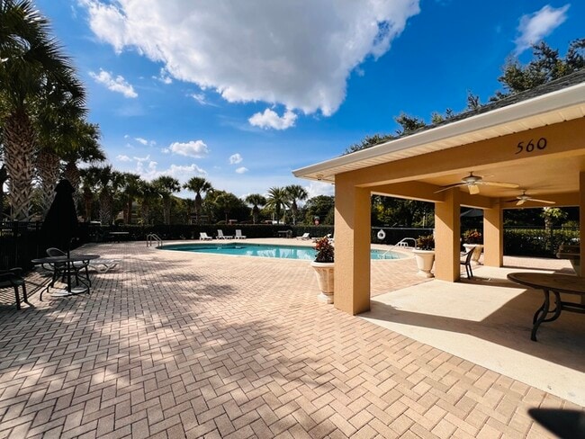 Building Photo - Gorgeous 3-bedroom, 2 1/2-bath End Unit To...