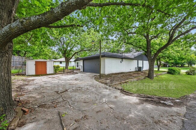Building Photo - 406 Rickey Canyon Ave