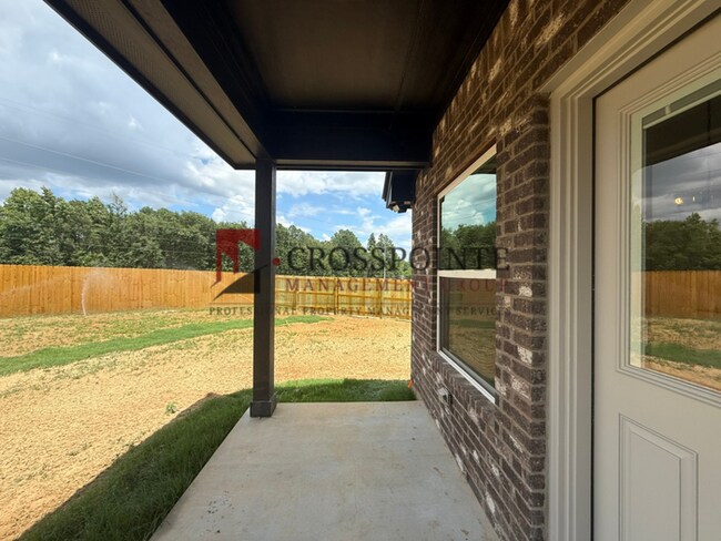 Building Photo - Beautiful 3 Bedroom 2 Bathroom Home!