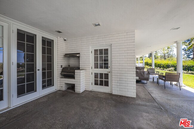 Building Photo - 1201 Loma Vista Dr