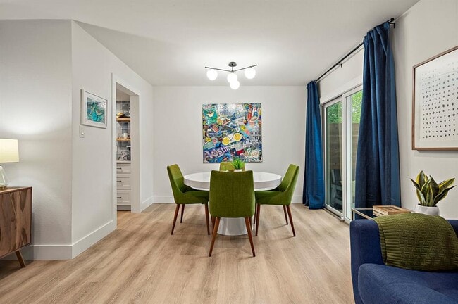 Building Photo - 1206 Hollow Creek Dr