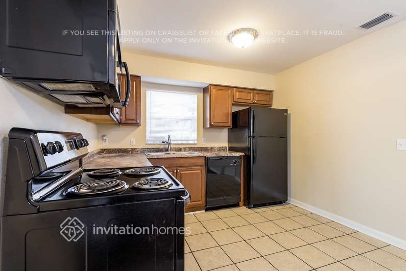 Building Photo - 990 Vincent Dr