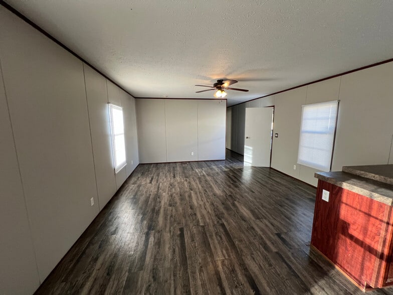 Building Photo - 213 Peach St