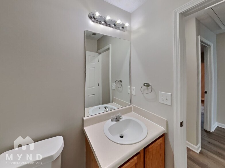 Building Photo - 323 Rosemont Ct