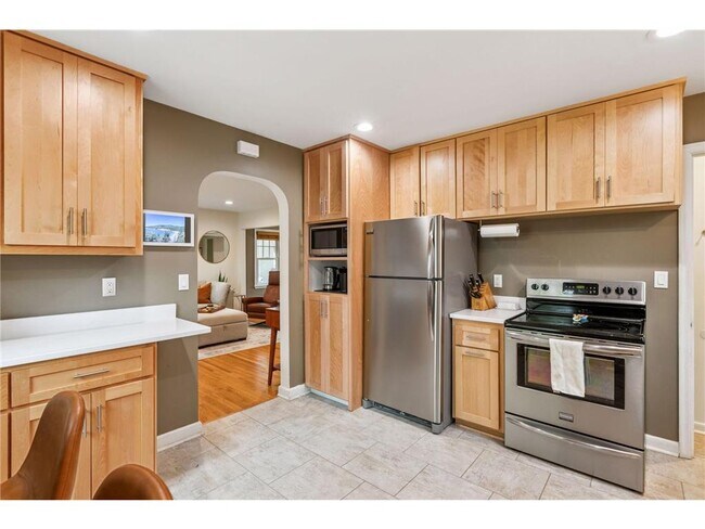 Building Photo - 3040 Hampshire Ave S