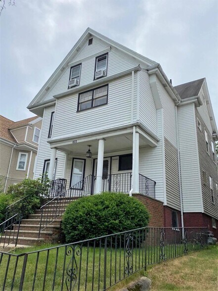 Building Photo - 186 Powder House Blvd
