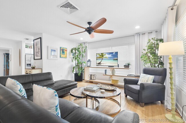 Building Photo - 1601 S Palmway