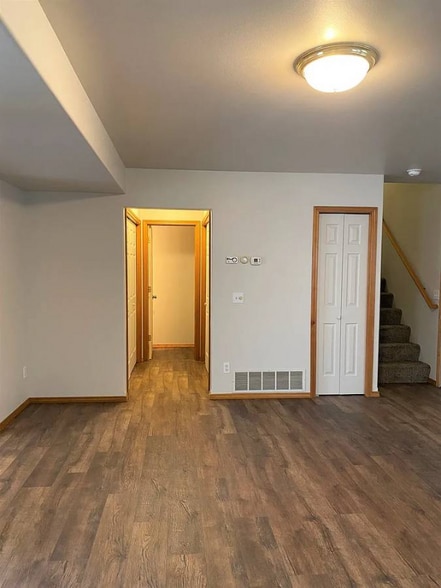 Building Photo - 1978 Greatview Dr