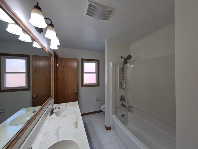 Building Photo - Charming 3BR 1.5BA Home w/ In-Unit Laundry + Central Air + Garage in Avon