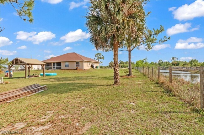 Building Photo - 2330 45th Ave NE