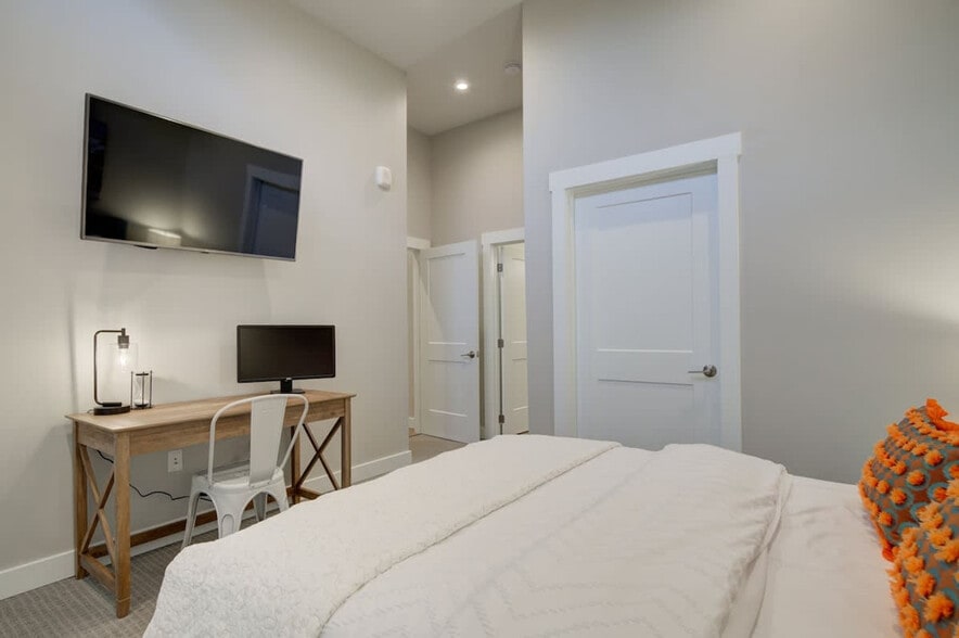 Building Photo - 110 W Beall St