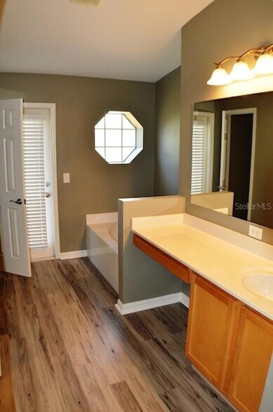 Building Photo - 1017 Tawny Eagle Dr