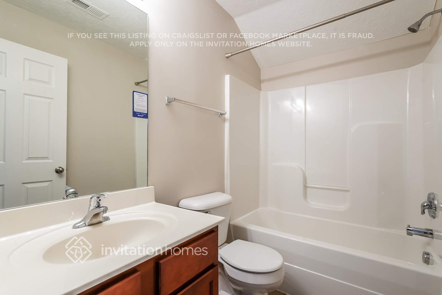 Building Photo - 2201 Oaklawn Ct