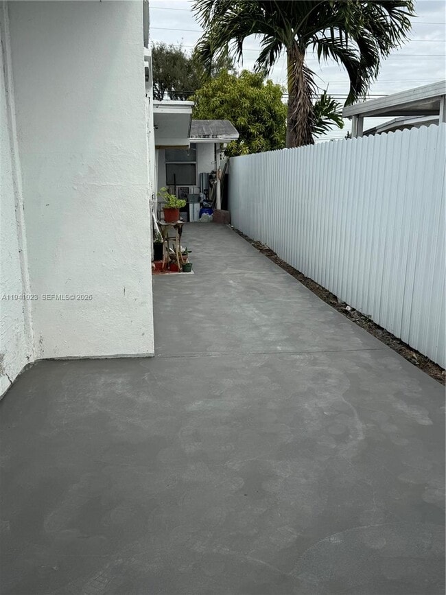 Building Photo - 10245 SW 37th Terrace