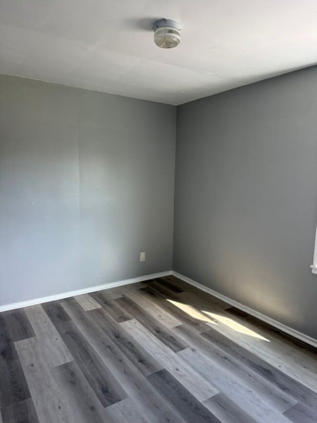 Building Photo - 908 N Central Dr