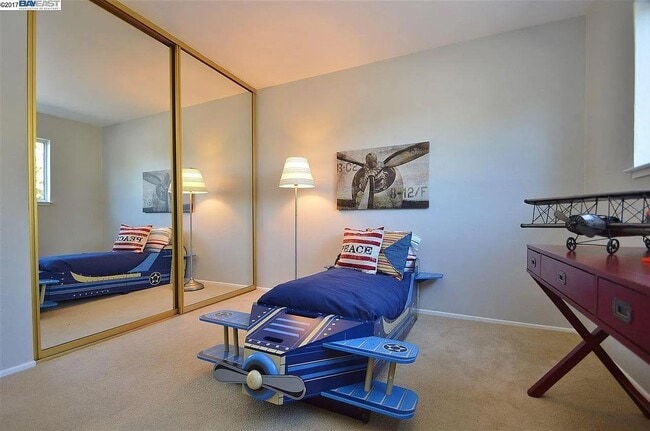 Building Photo - 325 Kitty Hawk Rd