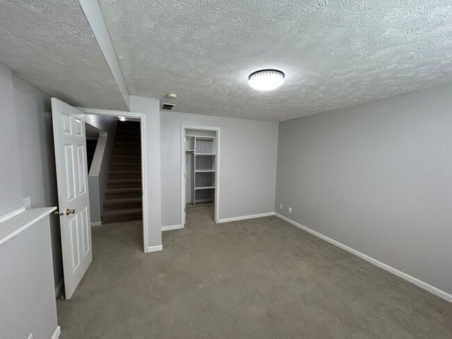 Building Photo - Beautiful Townhome in the popular Vavrina ...