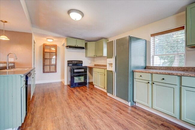 Building Photo - 4517 Field Ave