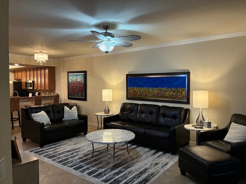 Building Photo - 9532 Avellino Way