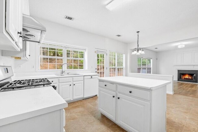 Building Photo - 5840 Haterleigh Dr