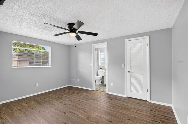 Building Photo - 8905 Tropical Palm Way
