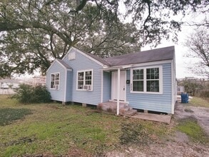 Building Photo - 203 Beatrice