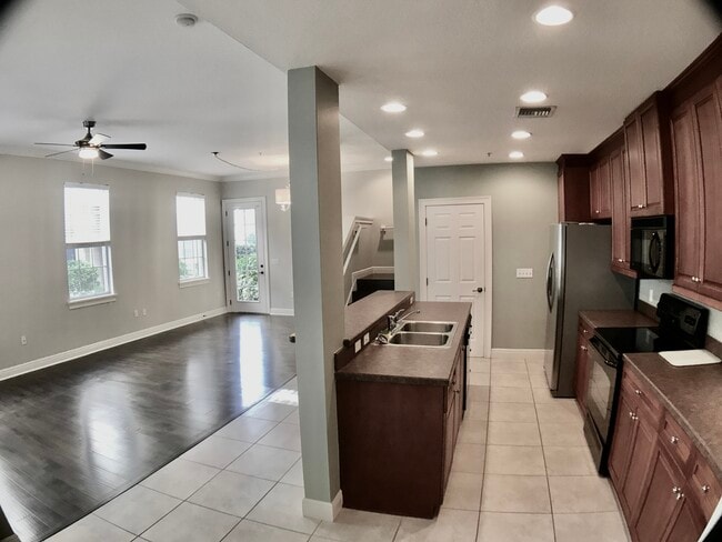 Building Photo - 1308 Lake Baldwin Ln