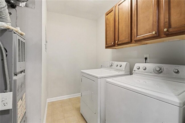 Building Photo - 225 Warm Springs Cir