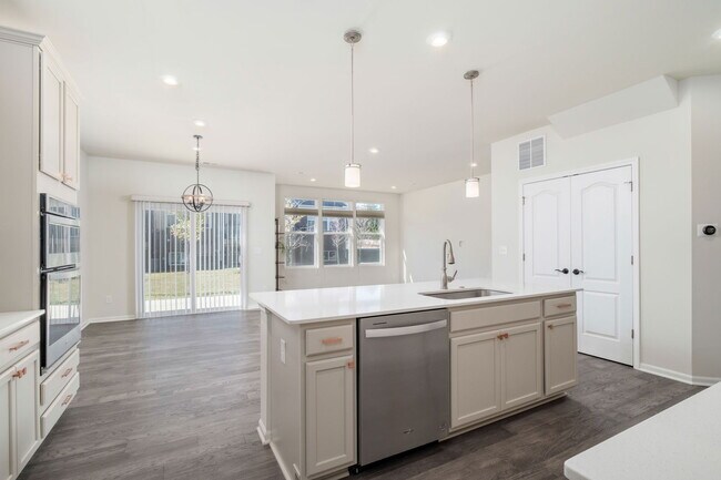 Building Photo - 22521 Woodbridge Ln