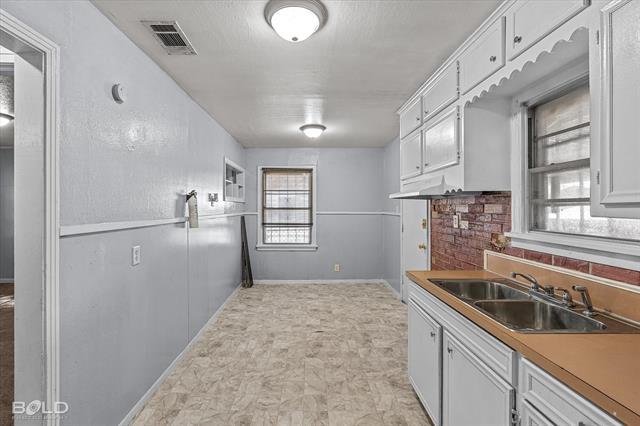 Building Photo - 2754 Lakehurst Ave