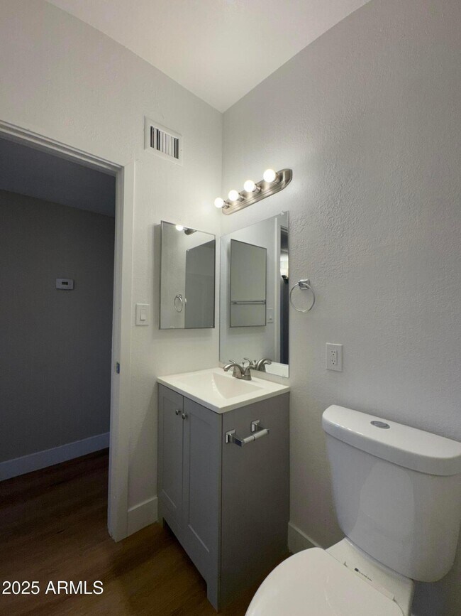 Building Photo - 2020 E Arbor Ave